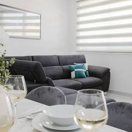 Ruby Fl8 By Homely Malta! * Ix-Xaghra ta' Barra