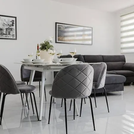 Ruby Fl8 By Homely Malta! *