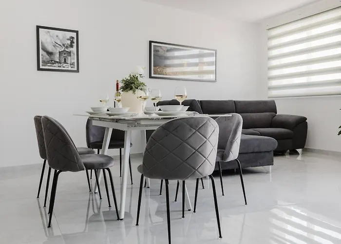 Ruby Fl8 By Homely Malta! *